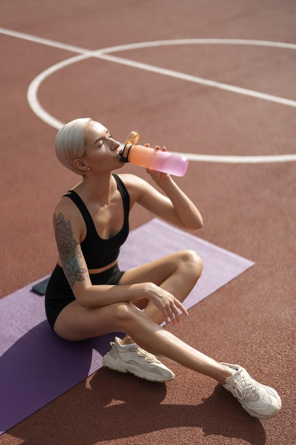 How to Effectively Monitor Hydration Levels in Athletes During Desert Ultramarathons?